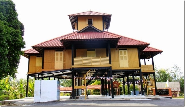 MASJID TINGGI KG BALUN