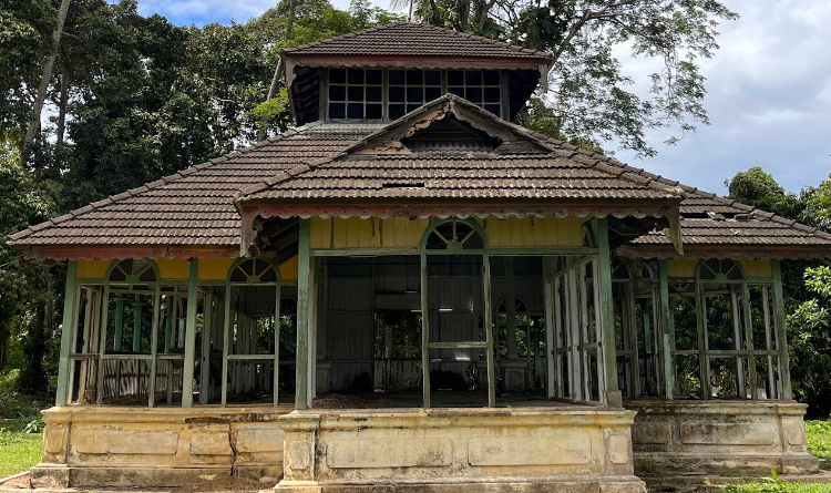 MASJID LAMA KAMPUNG LAYANG-LAYANG KANAN PARIT